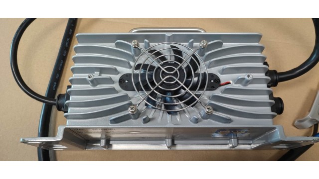 WATTA WHF2430WET ΦΟΡΤΙΣΤΗΣ 24V 30A ΓΙΑ ΜΠΑΤΑΡΙΕΣ ΜΕ ΥΓΡΑ/AGM/GEL